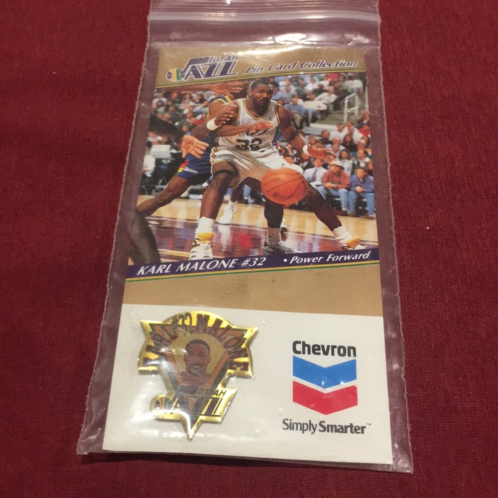 Karl Malone # 32 Utah Jazz Chevron collection Pin NEW